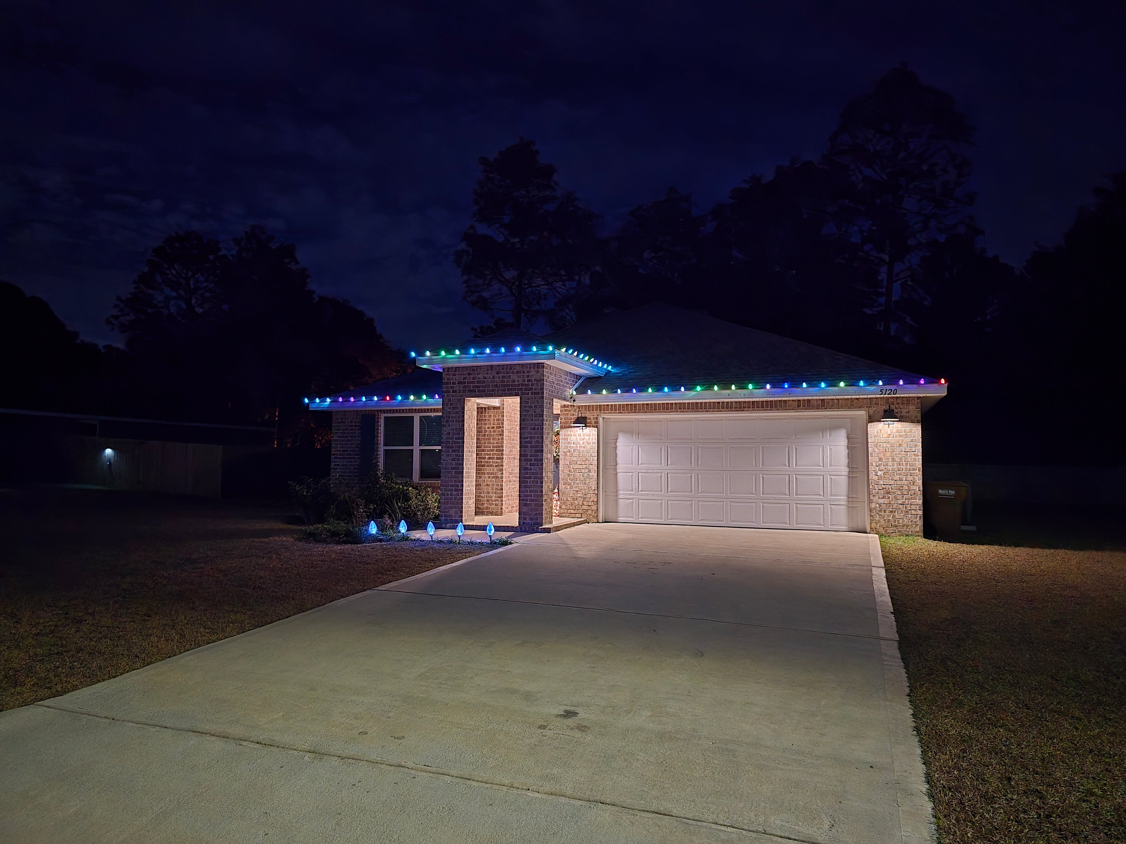 Basic Trim - Holiday Lighting Installation