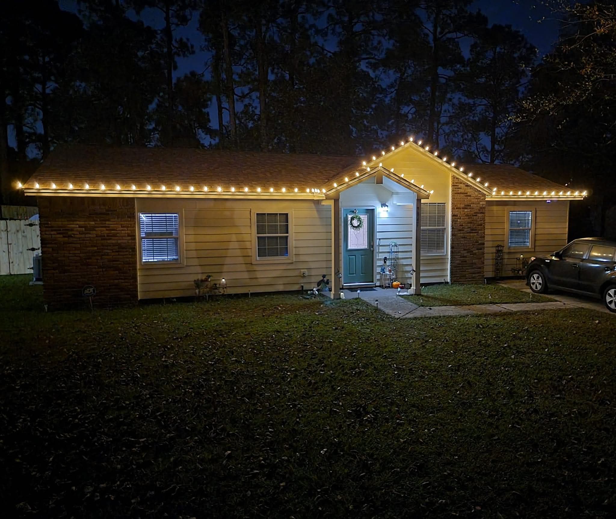 Basic Trim - Holiday Lighting Installation