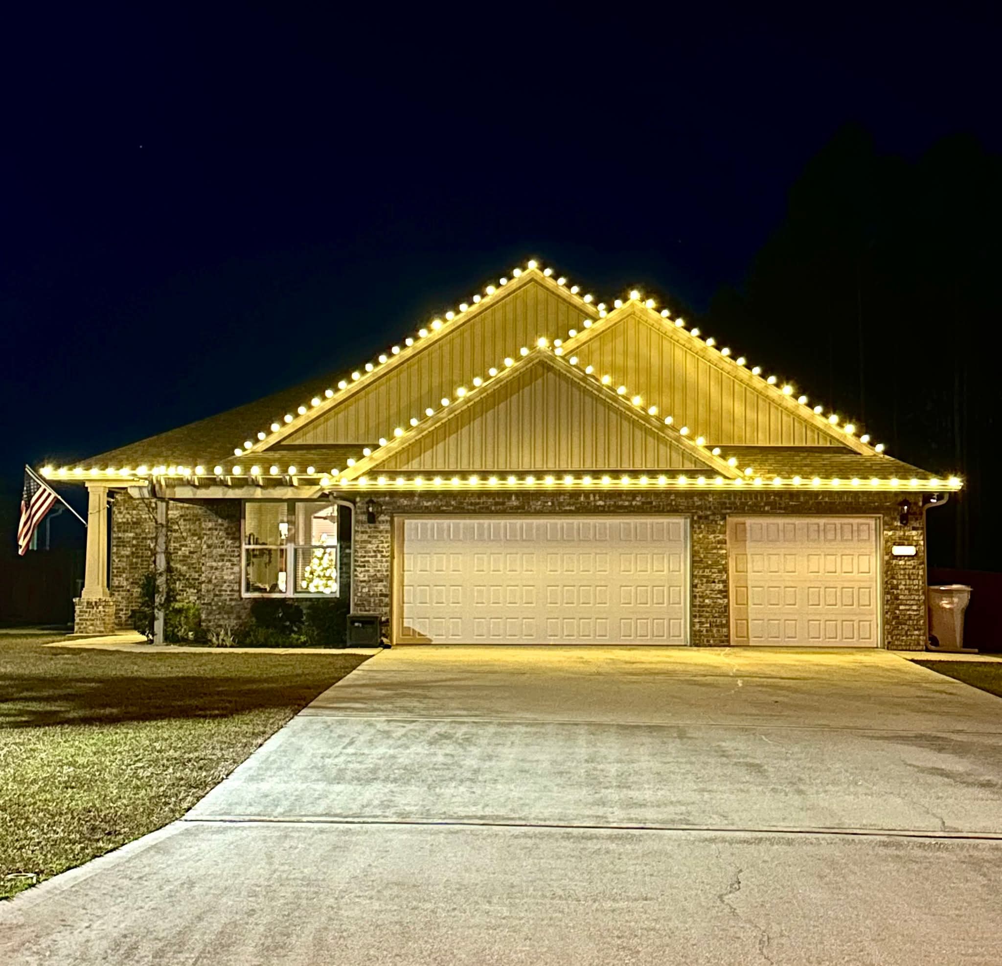 Roofline & Advanced - Holiday Lighting Installation