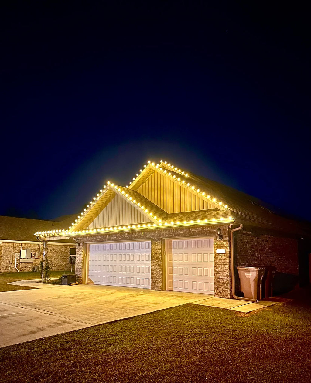 Roofline & Advanced - Holiday Lighting Installation