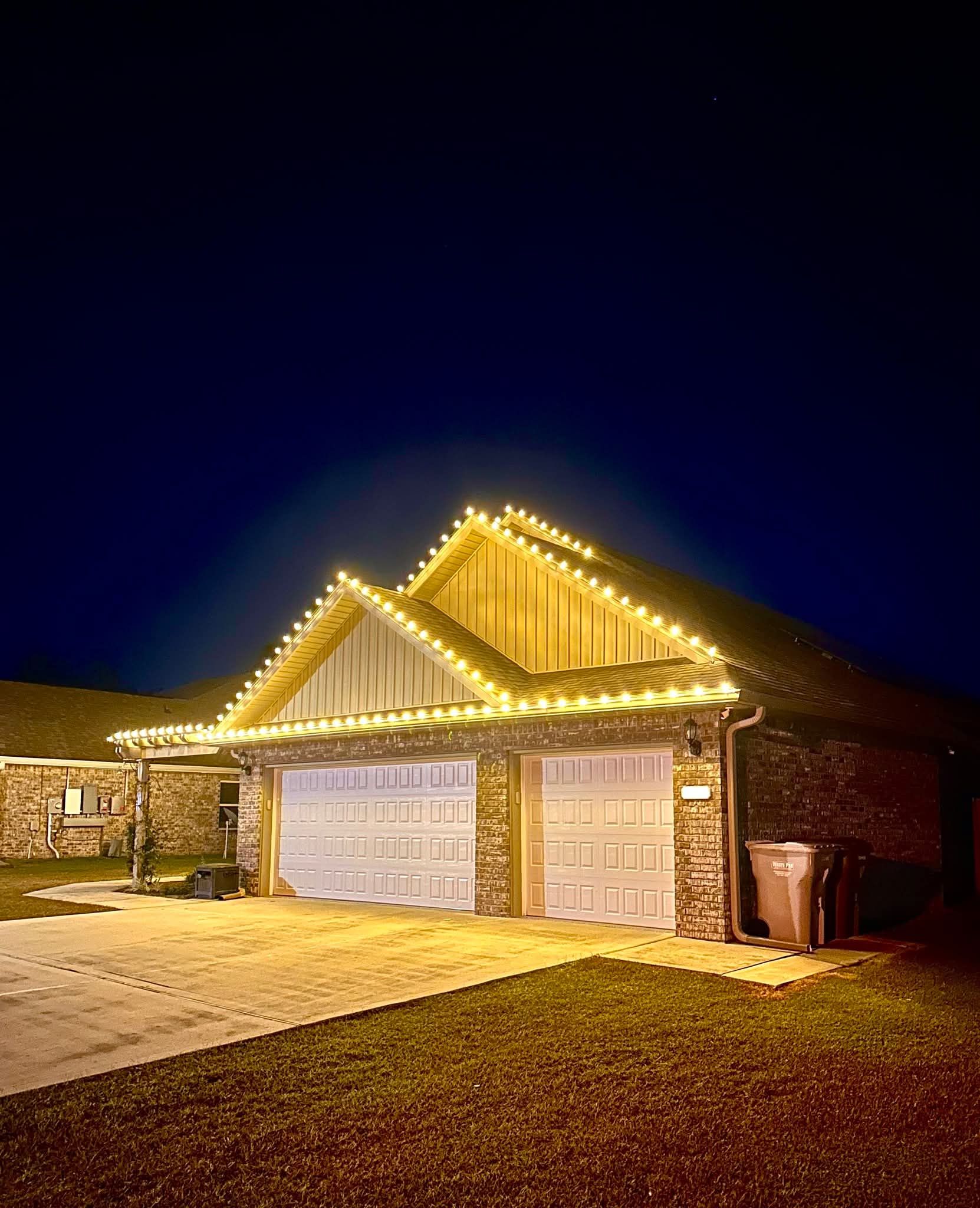 Roofline & Advanced - Holiday Lighting Installation